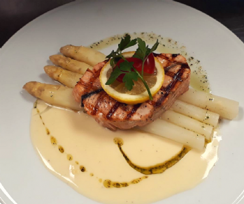 Gegrilde zalmfilet met asperges